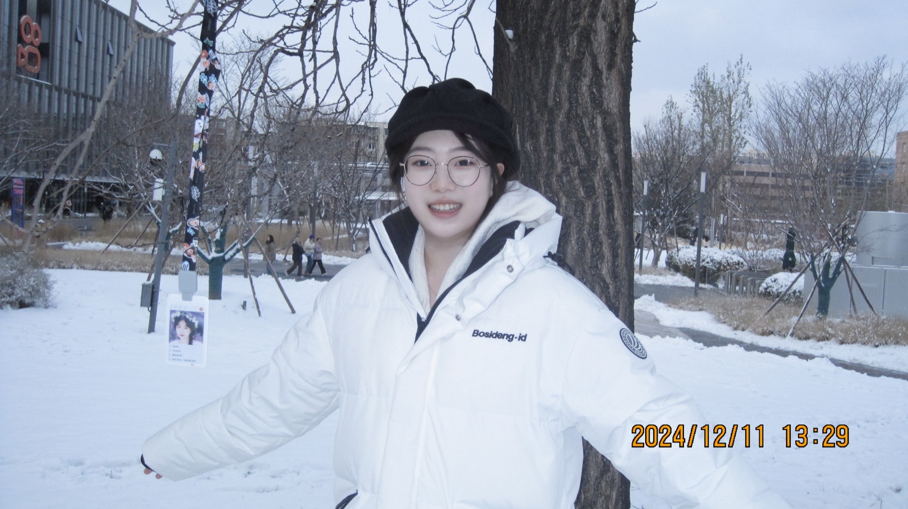 赵文博在快手园区雪景中的合影
